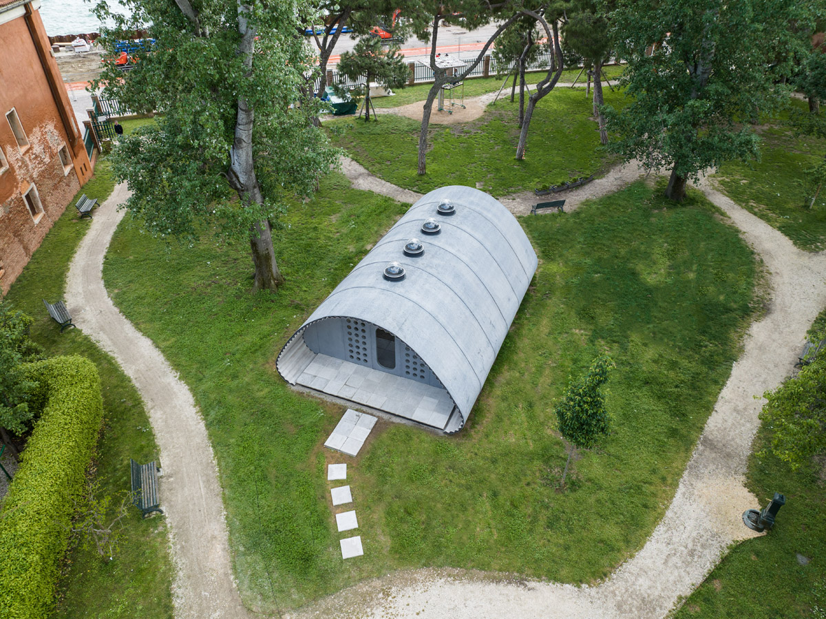 Norman Foster's Emergency House on display in Venice |  Living